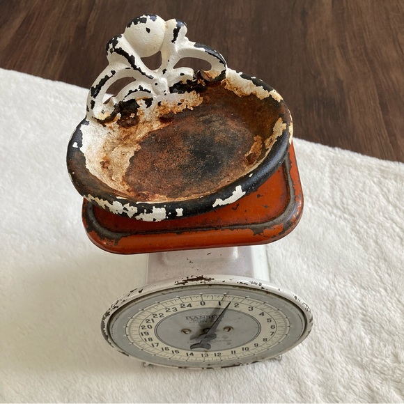 Vintage rusty wrought iron soap dish farmhouse shabby chippy paint country - Picture 10 of 12